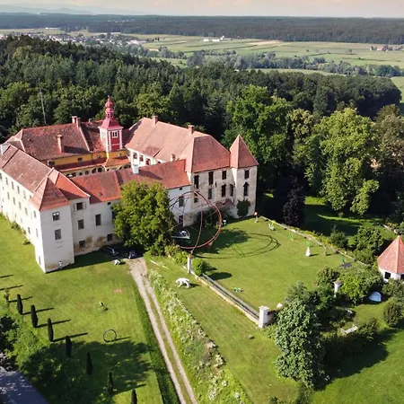 Cool Flat At Renaissance Castle - 3br Apartman Ilz